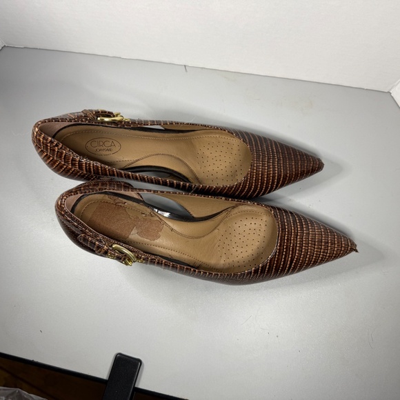 Circa Joan & David Brown Faux Reptile Slingback Kitten Heels 8Wide - Picture 7 of 8